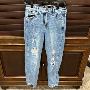 Hollister distressed jeans size 7R